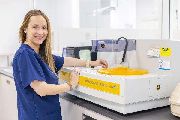 Aparell de comptage i identificació de paràsits en femtes a Hospital Veterinari Costa Brava