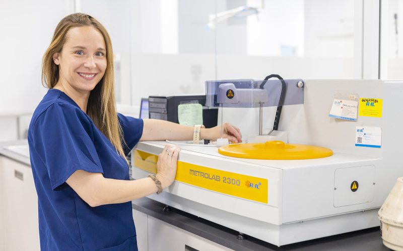 Aparell de comptage i identificació de paràsits en femtes a Hospital Veterinari Costa Brava